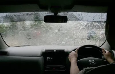Daihatsu Bagikan Tips Keselamatan Berkendara Saat Musim Hujan