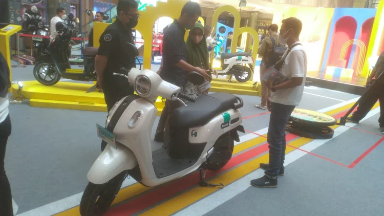 Ramaikan Pasar Otomotif, Yamaha Fazzio Hybrid Connected Resmi Dikenalkan di Jabar