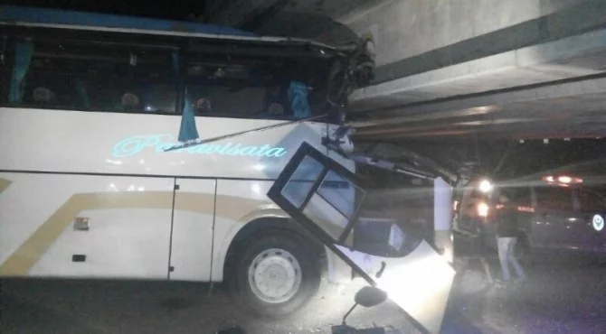Peristiwa Bus Tabrak Flyover Padang Panjang Juga Pernah Terjadi di Januari 2017