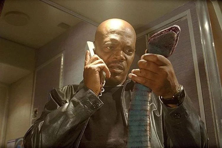 Sinopsis Film Snakes on a Plane, Samuel L Jackson Hadapi Ribuan Ular Berbisa di Pesawat