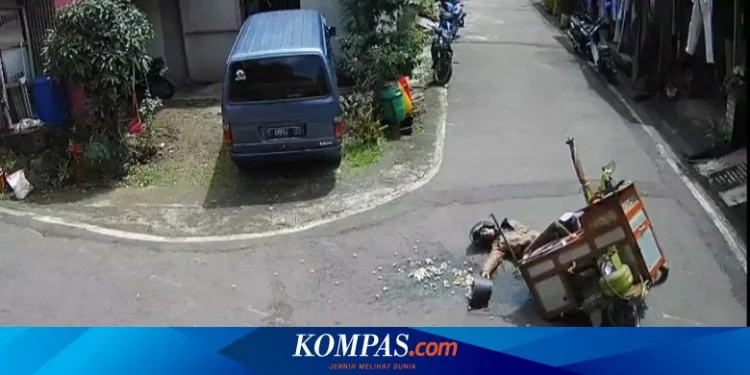 Akting Pedagang Bakso, Pura-pura Jatuh demi Dapat Uang Warga, Aksi Terbongkar dari CCTV Halaman all