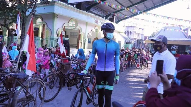 Kronologi Ganjar Pranowo Jatuh dari Sepeda Saat Cek Kerumunan