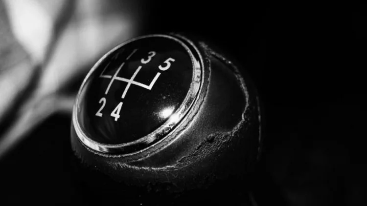 Lima Cara Setel Kopling Mobil Manual yang Baik dan Benar