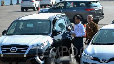 Jokowi Lepas Ekspor Mobil Toyota Buatan Indonesia ke Australia