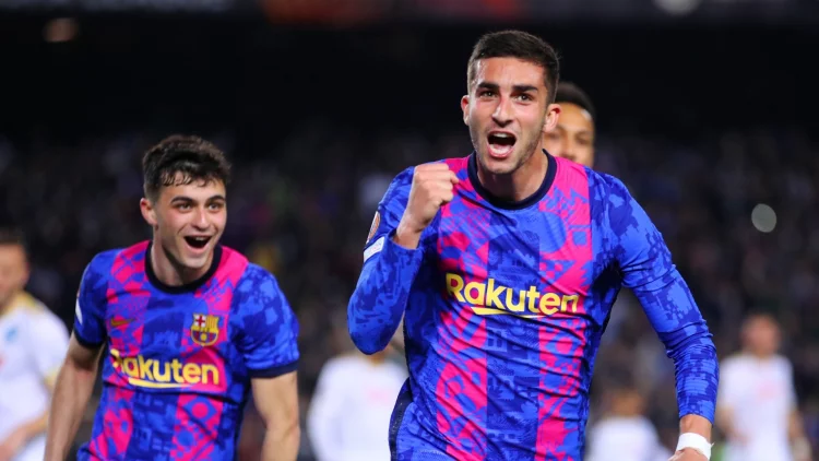 Penalti Bintang Barcelona Ferran Torres Gagalkan Kemenangan Klub Naples
