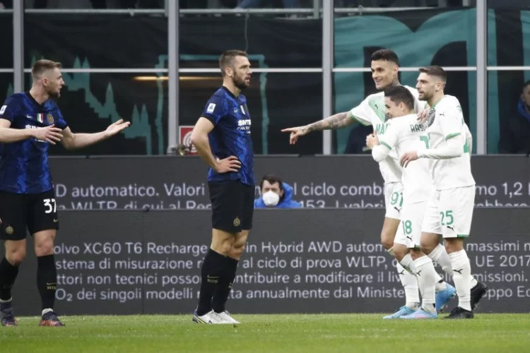 Inter Milan secara mengejutkan tumbang 0-2 di kandang sendiri melawan Sassuolo