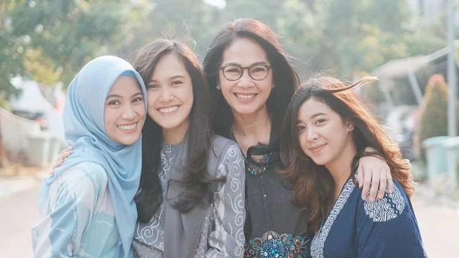 Ibunda Tak Terlihat Saat Foto Lebaran, Alyssa Soebandono Jelaskan Hal Ini