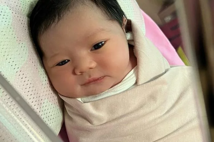 Akhirnya, Foto dan Nama Lengkap Baby A Dipublikasikan, Simak Arti Nama Bayi Perempuan Ini