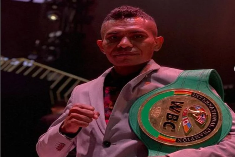 2 Kali Terjungkal, Tibo Monabesa Pertahankan Sabuk Juara WBC Internasional