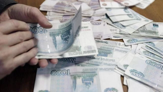 Rusia Dihukum Pasar! Nilai Uang Rubel Anjlok 29% Lawan Dolar