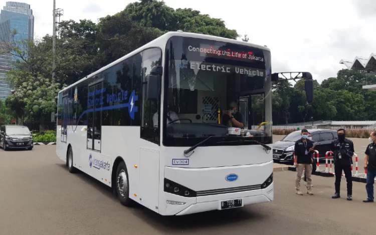 Bebaskan Jakarta dari Emisi, Komitmen Anies Baswedan Kebut Bus Listrik