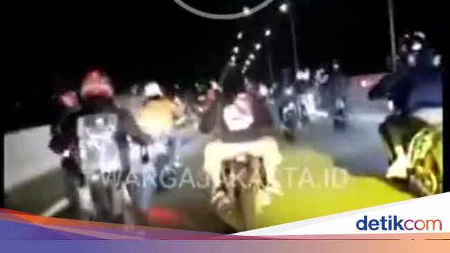 Rombongan Supermoto Terobos Tol Bikin Polisi Turun Tangan