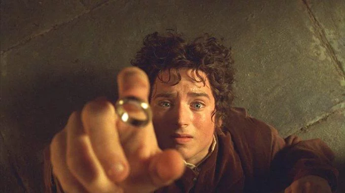 Sinopsis The Lord of the Rings: The Fellowship of the Ring, Perjalanan Frodo ke Gunung Orodruin