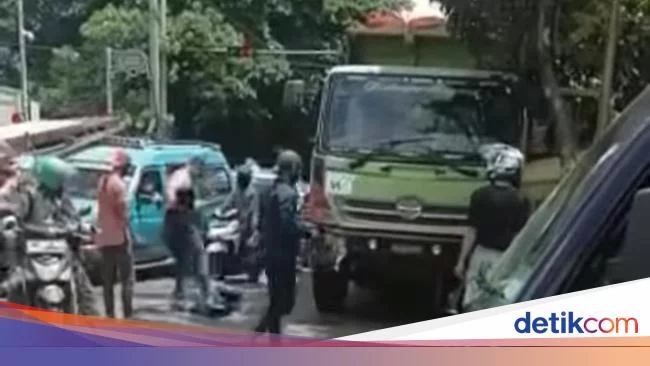 Pria Viral Banting-Injak Sopir di Cibubur Masih Diburu, Polisi Cek CCTV