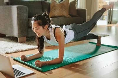 Jangan Ragu Ikuti Dokter Olahraga, Ini 3 Tips Mulai Latihan Saat di Rumah
