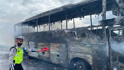 Bus Terbakar di Tol Pandaan - Malang, Diduga Akibat Penumpang Charge Powerbank