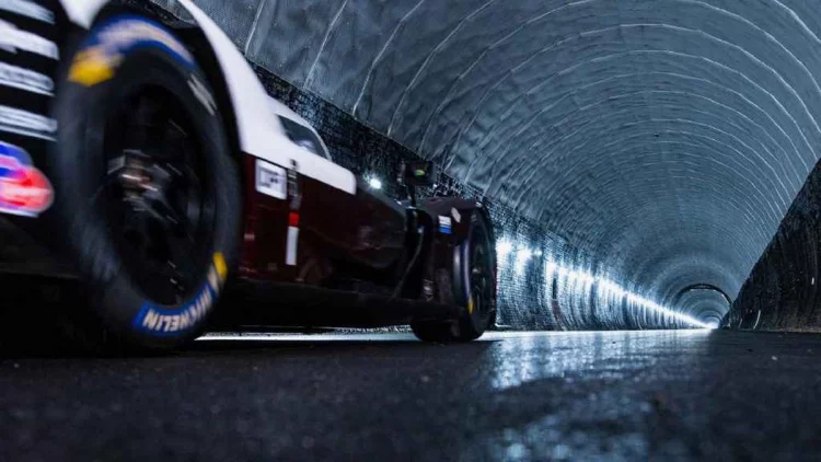 Keren, Jalan Bekas Terowongan Ini Dijadikan Arena Pengetesan Supercar