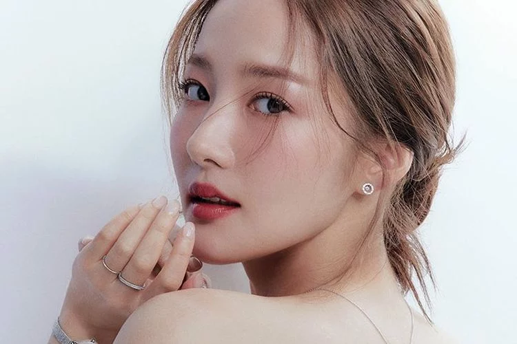 Biaya Oplas Hidung Besar Park Min Young, Rela Keluarkan Duit Ratusan Juta Demi Makin Cantik!