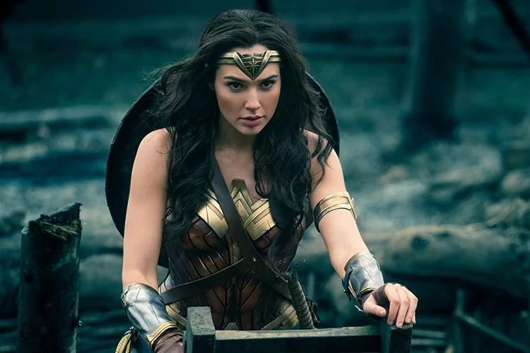 Sinopsis Film Wonder Woman, Aksi Gal Gadot Berjuang Selamatkan Warga Bumi - Pikiran-Rakyat.com