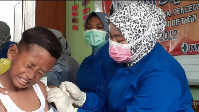 Antisipasi Bahaya Difteri, Dinkes Jatim Gelar Vaksinasi Difteri di Pulau Gili Ketapang