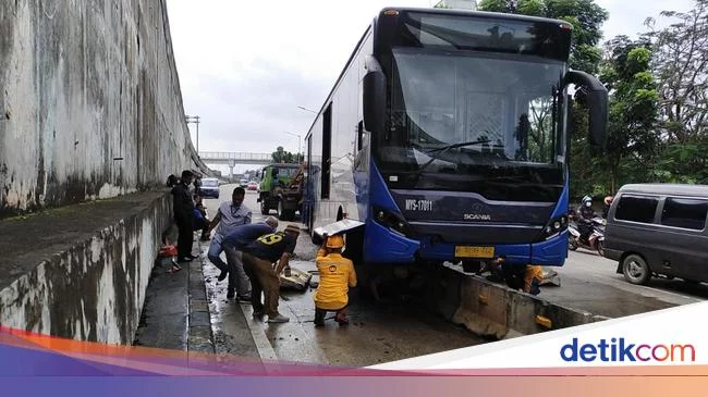 Hattrick Kecelakaan Bus TransJakarta dalam Kurun Waktu 24 Jam