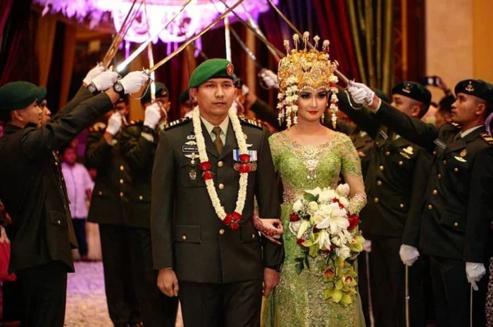 Dulu Menikah dengan Upacara Pedang Pora, Penampilan Bintang FTV yang Jadi Istri Perwira TNI Makin Berkelas, Dipuji Cantik Mirip Artis Korea - Semua Halaman