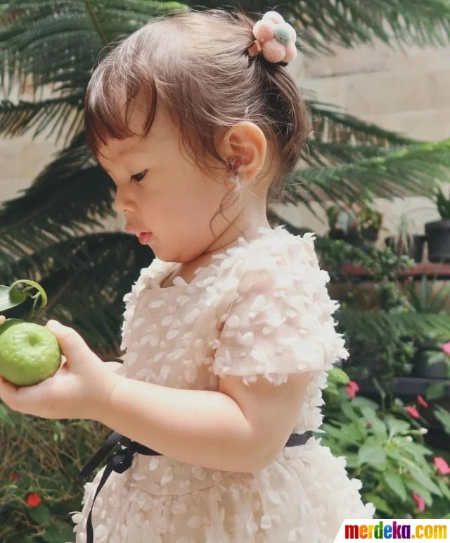 Foto : Cantik Banget Bagai Princess, Ini 5 Potret Baby Chloe Anak Asmirandah Pakai Dress