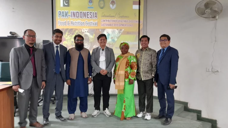 Anak Petani Sawit Bicara SDG’s di Konferensi Internasional Indonesia-Pakistan