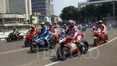 Parade MotoGP Mandalika, Alex Rins Terkesan dengan Sambutan Fans Indonesia