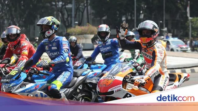 Pertama di Dunia Pebalap MotoGP 'Tos' dengan Warga di Pinggir Jalan