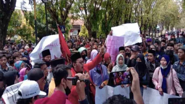 Peristiwa Jadi Sorotan di Jatim Kemarin, Demo Kasus Penembakan Herman Sampai Pembunuhan Bocah SMP Mojokerto