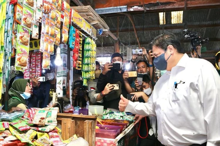 Kunjungi Pabrik Pengalengan Makanan di DIY, Airlangga: UMKM Bisa Go Internasional - Pikiran-Rakyat.com