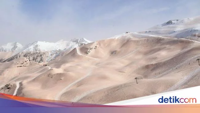 Peristiwa Langka, Gunung Salju Berselimut Pasir Gurun Sahara