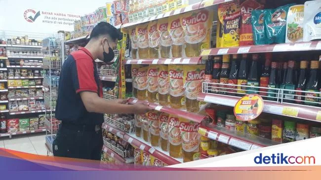 Tak Ada Antrean Panjang di Minimarket Pasuruan sejak HET Dicabut