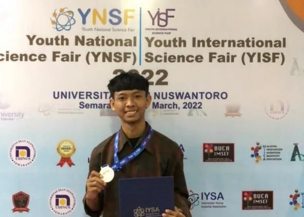 Ciptakan Aplikasi Holiday, Remaja Pagar Nusa Lamongan Raih Medali di Ajang Internasional