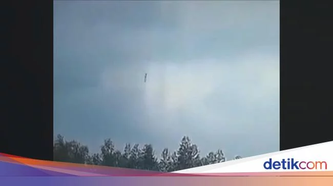 Ngeri! Detik-detik Pesawat Eastern Airlines Jatuh di Pegunungan China
