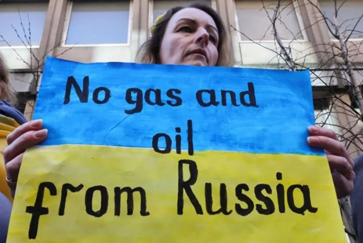 Eropa Terpecah Soal Sanksi Embargo Minyak dan Gas Rusia