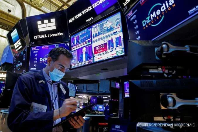 Wall Street Berakhir di Zona Merah Setelah Pernyataan Powell yang Hawkish