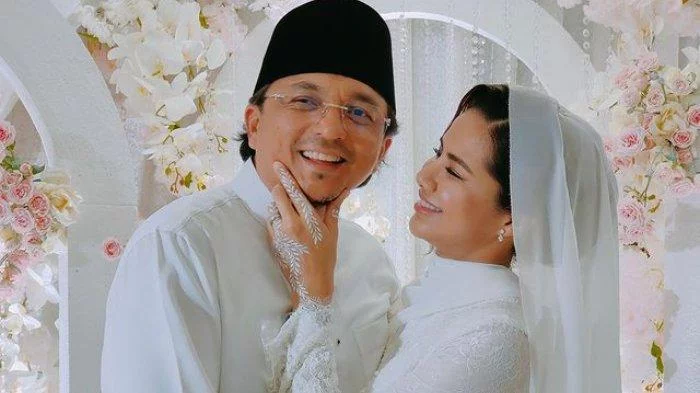 FOTO Mantan Suami Laudya Cynthia Bella, Engku Emran Rayakan Satu Tahun Pernikahan dengan Nabila Noor