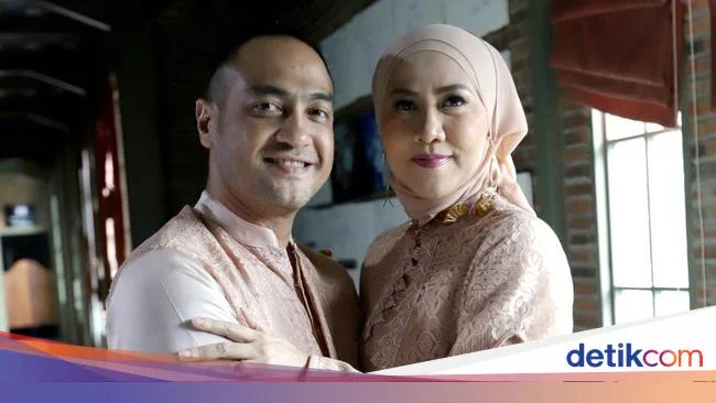 Pose Mesra Ferry Irawan dan Venna Melinda yang Merasa Jadi Gendut