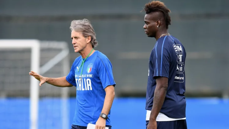 Kritik Timnas Italia, Ibu Roberto Mancini: Harusnya Kamu Panggil Mario Balotelli, Nak!