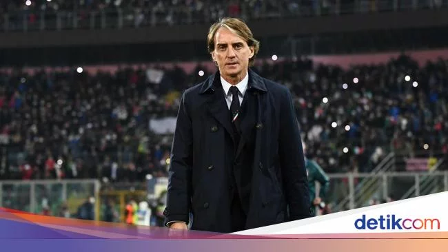 Mancini Pastikan Tetap Latih Italia, Isyaratkan Perombakan