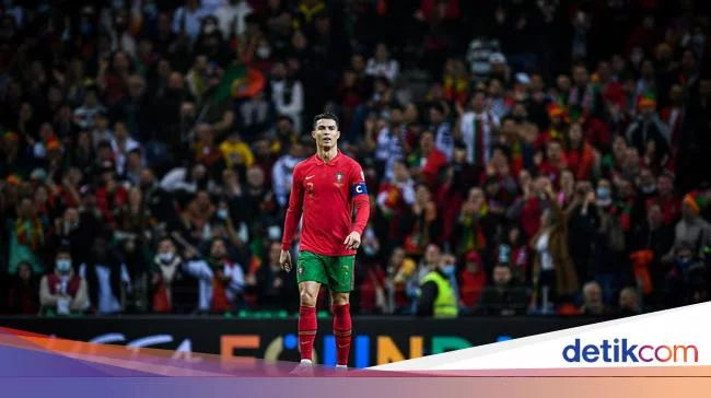 Ronaldo Minta Tak Ada Musik saat Nyanyi Lagu Kebangsaan Portugal