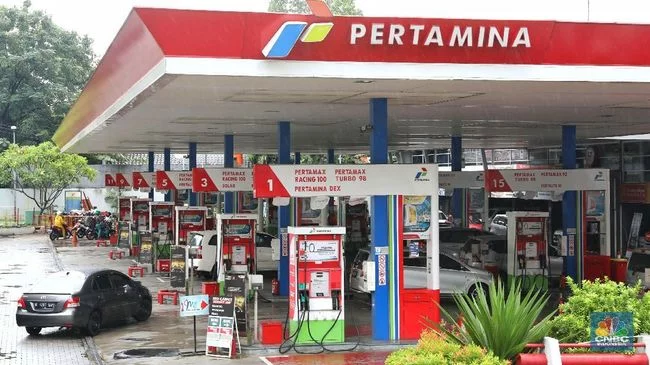 Gak Ngadi-Ngadi, Pertamina Tekor Jualan BBM Pertamax-Solar!