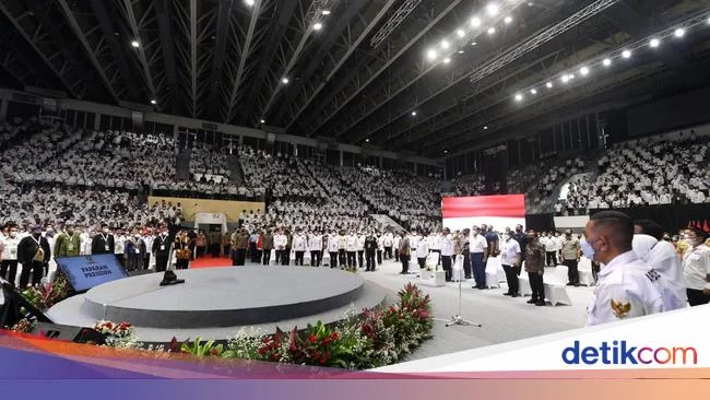 Bantahan Luhut Soal Teriakan 3 Periode Jokowi Diarahkan