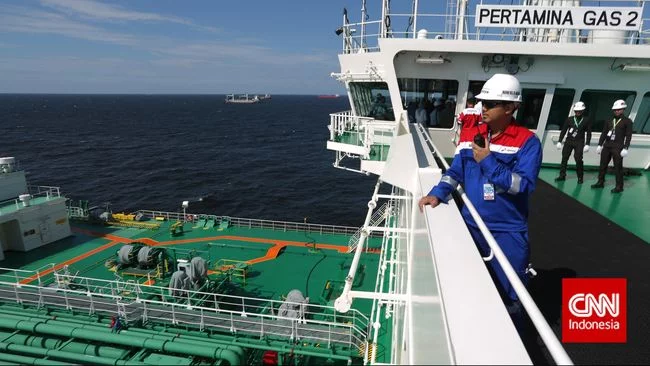 Greenpeace Cegat Kapal Pertamina Bawa Minyak dari Rusia