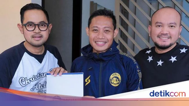 Evan Dimas Teken Kontrak Dua Musim dengan Arema FC