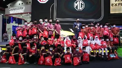 Ramadan, MG Motor Gelar Santunan Anak Asuh di IIMS Hybrid 2022