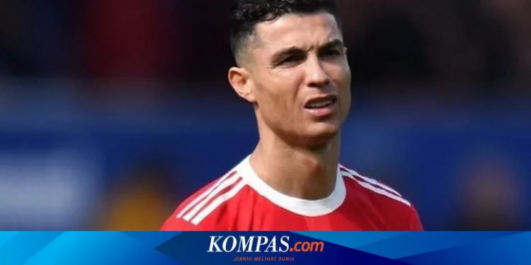 VIDEO - Cristiano Ronaldo Banting HP Fan Usai Man United Keok dari Everton Halaman all