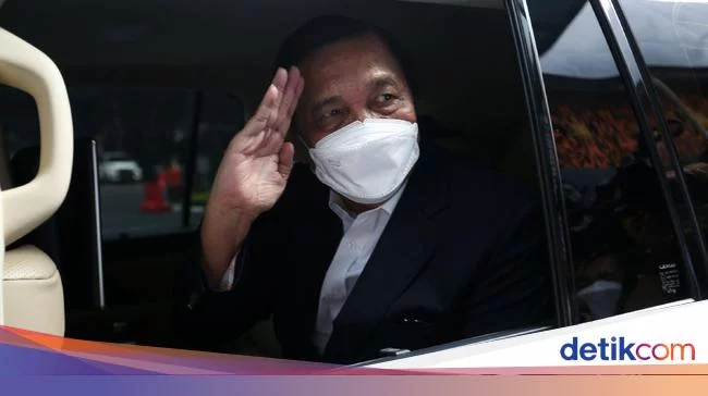 Jokowi Diserang dan Dibela Usai Pilih Luhut Lagi